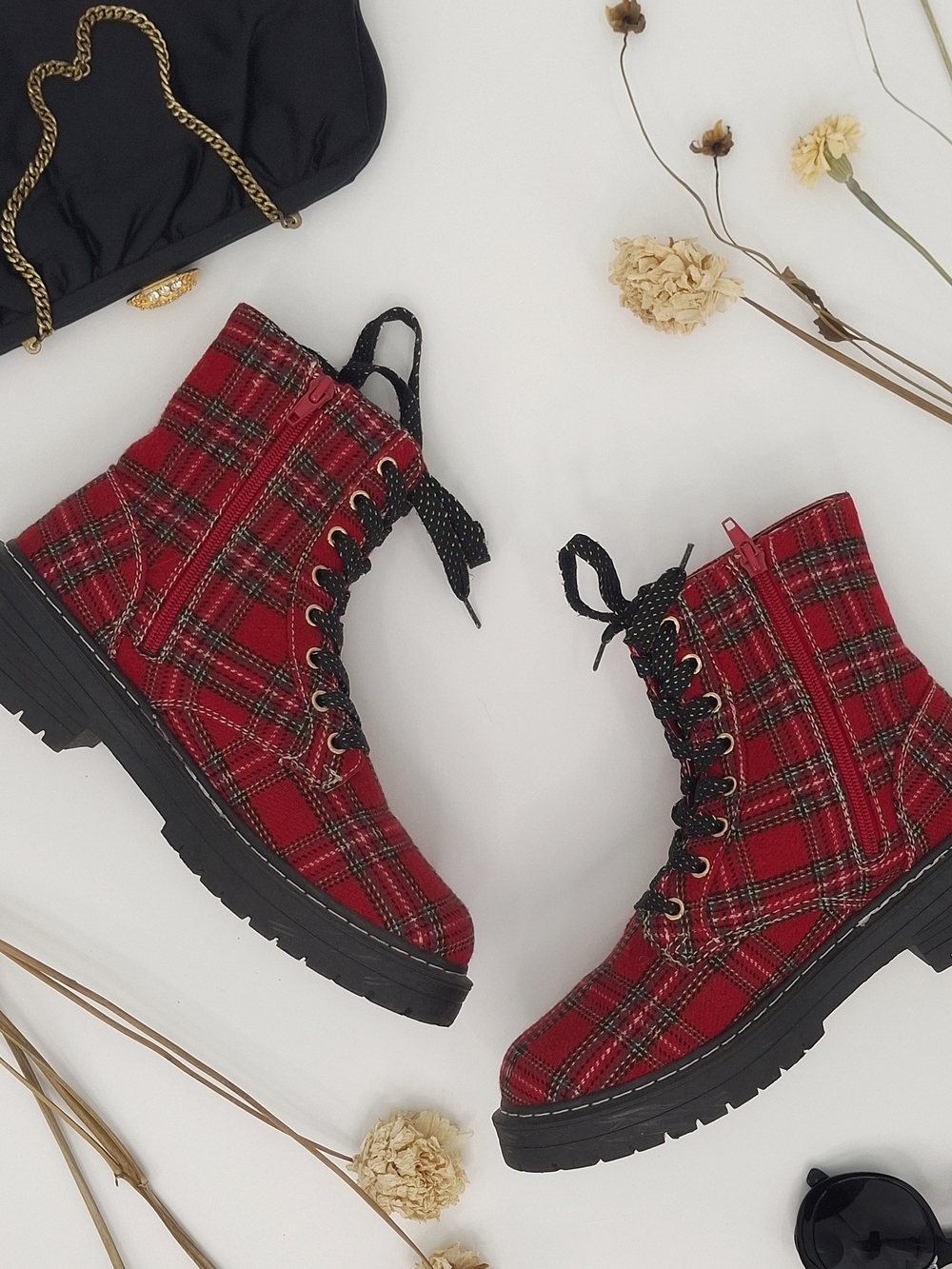 ✨Sugar Kaedy Floral Combat Boots✨